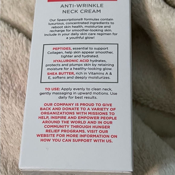 Spascriptions Firming Anti-Wrinkle Neck Cream - Peptides & Hyaluronic Acid (Smoo - Picture 4 of 7